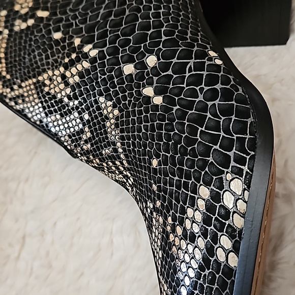 *SOLD* Paolo Westly Black Platinum Snake Print Leather Booties, size 6, NEW, NWB - Picture 12 of 16